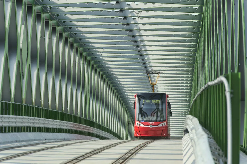Read more about the article O peniaze na električku v Petržalke by mesto nemalo prísť, tvrdí rezort dopravy