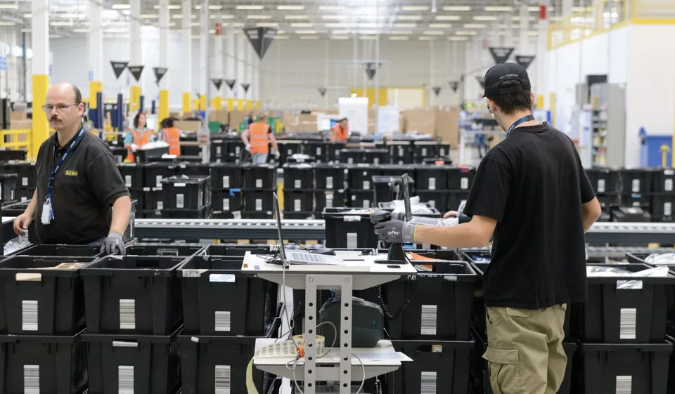 Read more about the article Už to prišlo! Amazon prepustí 14-tisíc zamestnancov kvôli umelej inteligencii