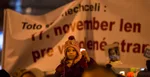 Účastníci spoločného podujatia opozičných strán s názvom Toto sme nechceli! pri príležitosti 27. výročia Nežnej revolúcie na Námestí SNP 17. novembra 2016 v Bratislave.