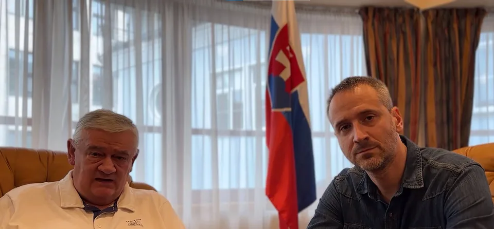 Read more about the article Slotovci vyzývajú Slovákov: Musíme zabrať, Korčok je americký a bruselský riťolez, poďte voliť Pellegriniho!