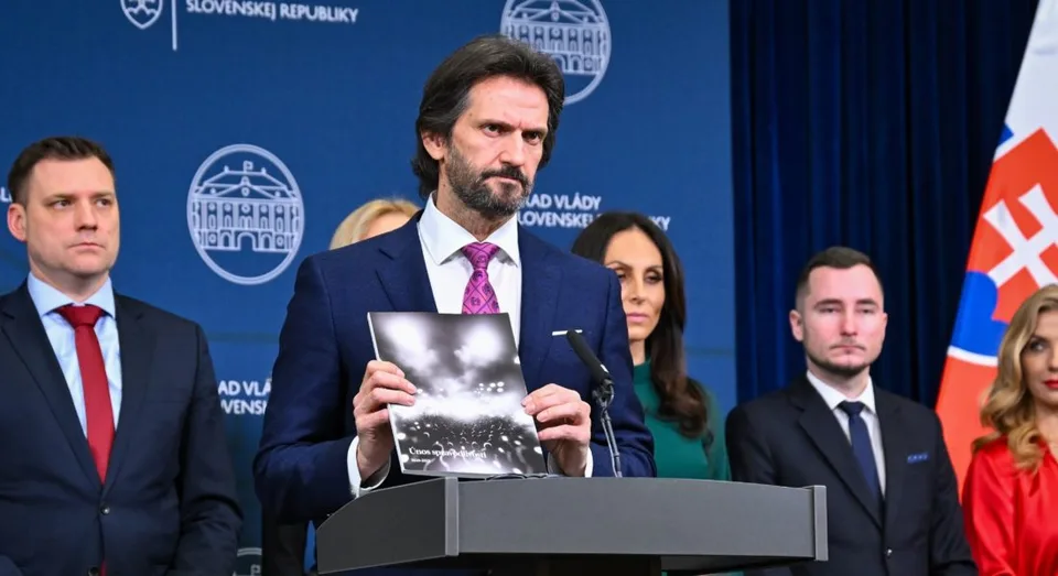 Read more about the article Uniesli spravodlivosť a porušovali ľudské práva! Vláda zverejnila brožúru so 140 kauzami svojich predchodcov