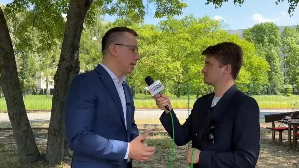 Read more about the article VIDEO Erik Tomáš exkluzívne pre eReport: V Európskej únii je zbytočne veľa byrokracie
