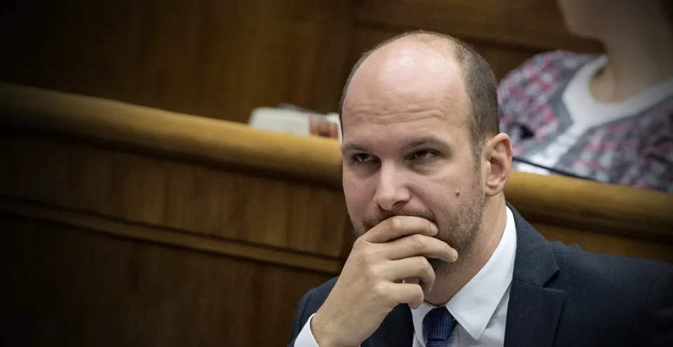Read more about the article Grendel v dueli s Tomášom: Opozičný poslanec zotrel OĽAŇÁKA predčasnými voľbami!