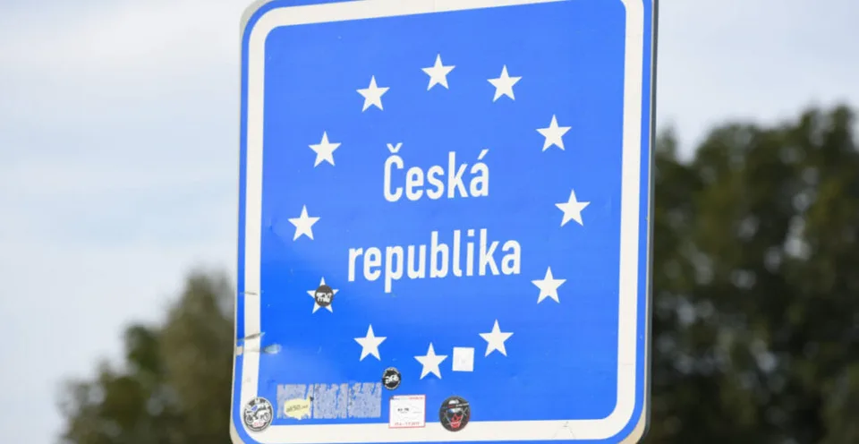 You are currently viewing Česká vláda mení COVID stratégiu: Chce, aby sa pravidelne testovali aj zaočkovaní zamestnanci!