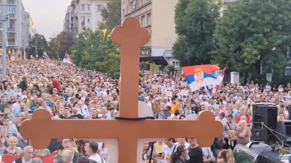 Read more about the article VIDEO Ruky preč od našich detí! Hlavná myšlienka anti-LGBT pochodu v Srbsku