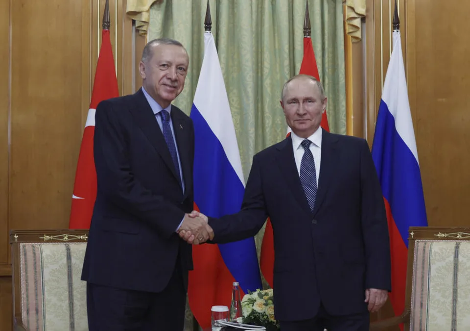 Read more about the article Erdogan zavolal Putinovi: Turecko stojí na strane Ruska! Vyjadril mu plnú podporu