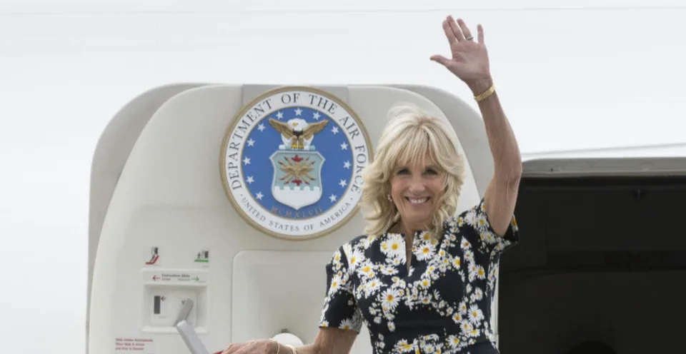 Read more about the article FOTO Bidenova manželka je tu! Privítal ju Korčok, jej prvé kroky povedú na veľvyslanectvo USA