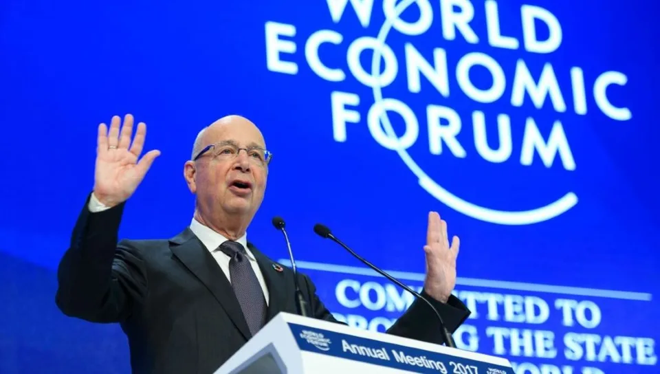 Read more about the article Po páde Schwaba ďalší problém pre Davos. Nový šéf WEF je vyšetrovaný pre kontakty s Epsteinom