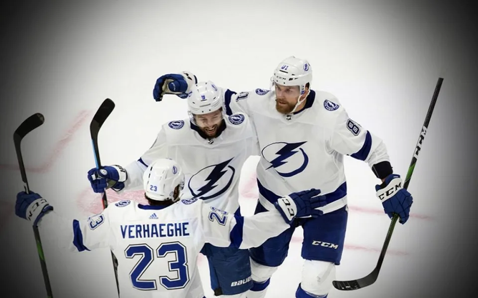Read more about the article Černákovi sa v NHL darilo: Gólom prispel k víťazstvu Tampy nad Floridou