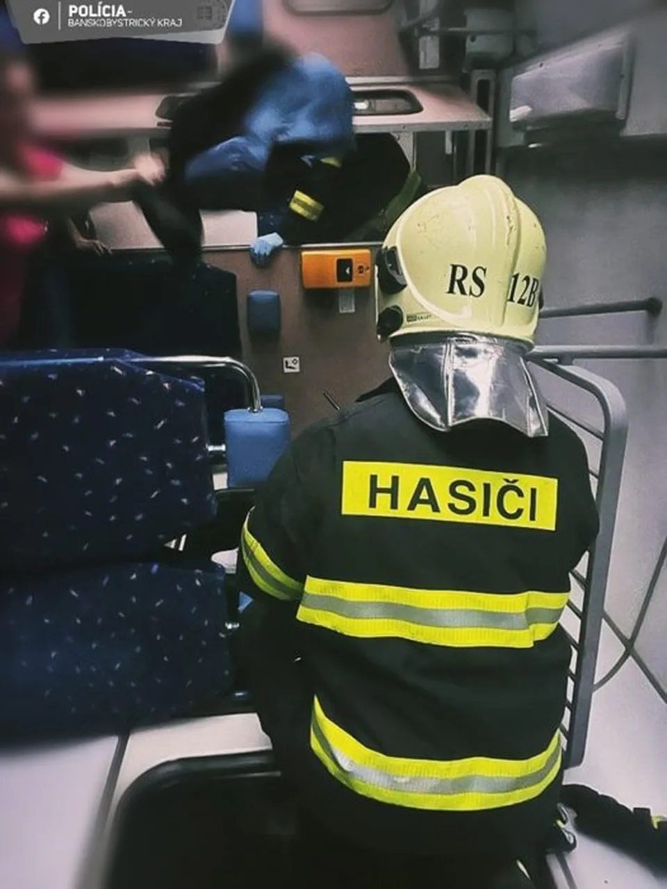 Read more about the article AKTUÁLNE: Pri Rimavskej Sobote sa prevrátil vlak, zranili sa traja cestujúci