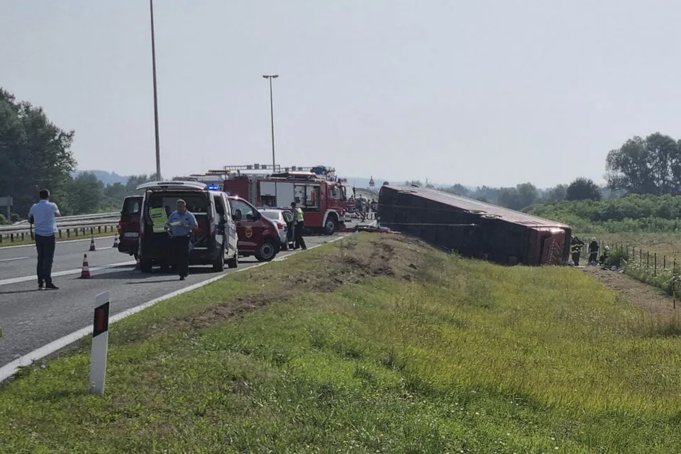 Read more about the article FOTO SMRTEĽNÁ nehoda autobusu v Chorvátsku: Vodič zaspal
