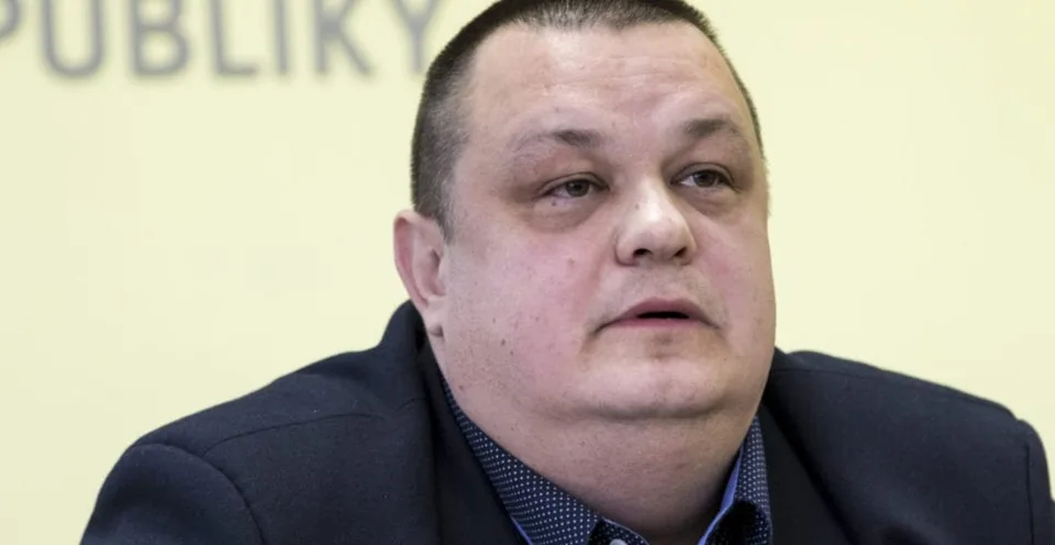 Read more about the article Opozícia bráni hlavného hygienika Mikasa: Výhrady voči nemu mať môžete, ale je to odborník!
