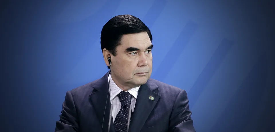 Read more about the article Turkménsko: Prezident odhalil zlatú sochu svojho obľúbeného psa