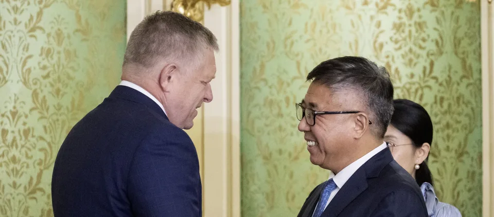 Read more about the article Fico a čínski investori dohodli historický projekt: Tisíce nových pracovných miest!