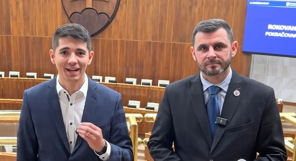 Read more about the article VIDEO Poslanci Mažgút a Kaliňák neveria vlastným očiam: TOTO je vyjadrenie frustrujúcej osoby, ktorá pľuje síru na všetky strany