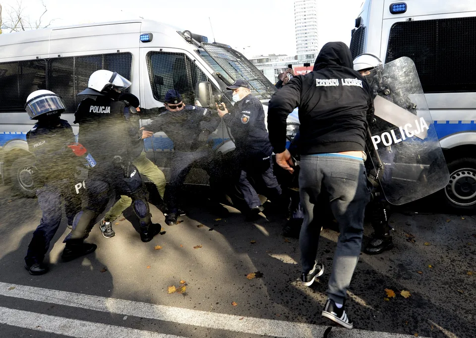 Read more about the article Poliaci celoštátnym štrajkom protestujú proti sprísneniu zákona o interrupciách