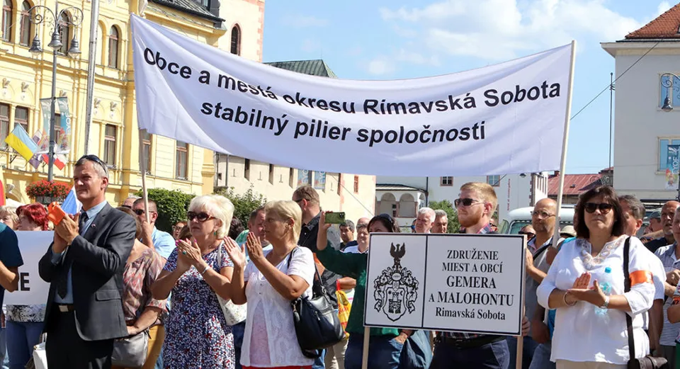 Read more about the article Došla im s vládou trpezlivosť: Zástupcovia miest a obcí na Slovensku idú protestovať!