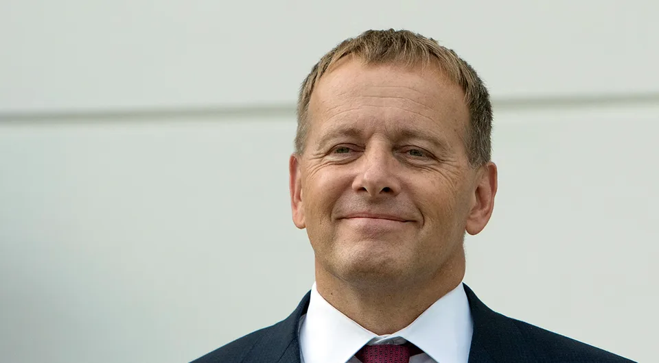 Read more about the article Kollár si neodoprie luxus ani na PNke. V hriešne drahej šále a so špičkovými spotrebičmi