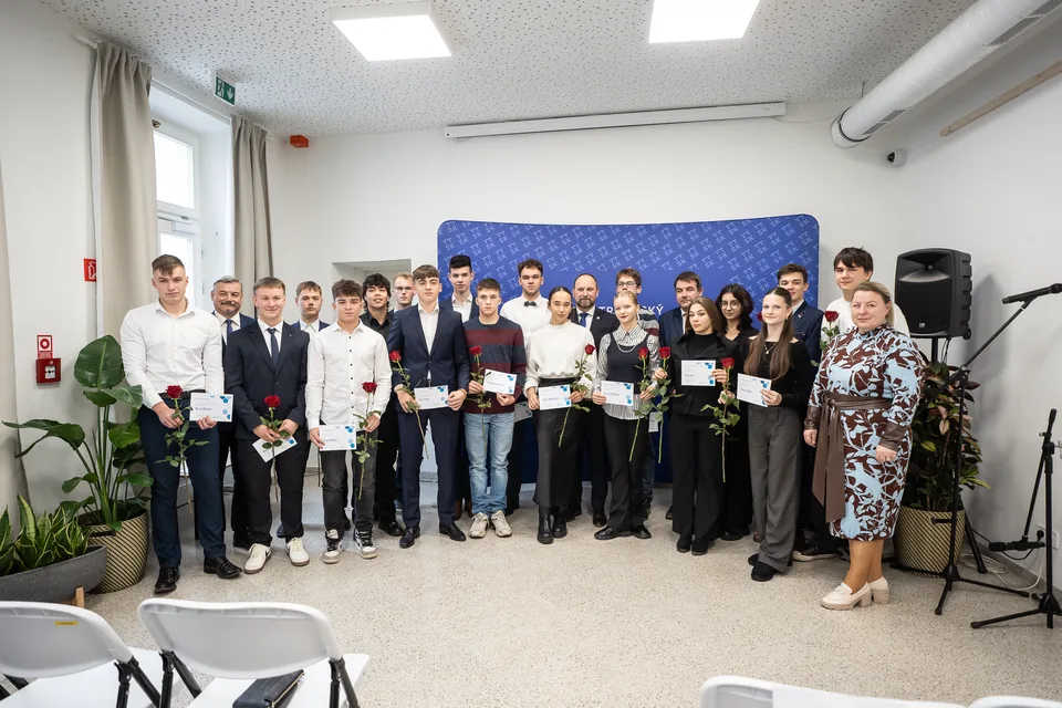 Read more about the article Úspešní študenti získali štipendium