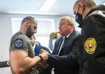 Bývalý špeciálny prokurátor Dušan Kováčik dostáva putá po vynesení rozsudku na Najvyššom súde SR 24. mája 2022 v Bratislave.