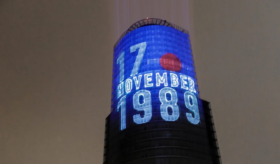 Read more about the article KOMENTÁR Prečo ľuďom ešte viac znechucujú 17. november?