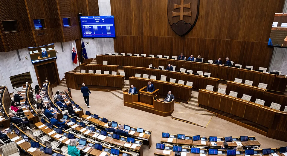 Read more about the article Parlament schválil úpravu rokovacieho poriadku, prešiel aj etický kódex poslanca