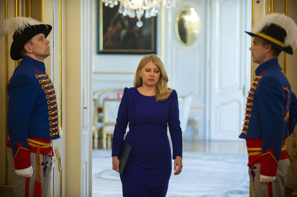 Read more about the article Vyhrážal sa Čaputovej aj Naďovi, skončil za mrežami. Polícia zadržaného muža obvinila a žiada väzbu