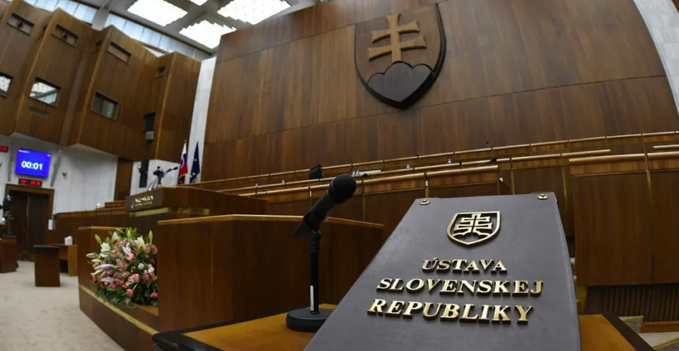 Read more about the article Politické strany si pripomínajú Deň Ústavy. Šimečka: Musí byť garanciou demokratického zriadenia