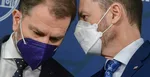Vpravo premiér SR Eduard Heger a vľavo podpredseda vlády SR a minister financií SR Igor Matovič (obaja OĽaNO)