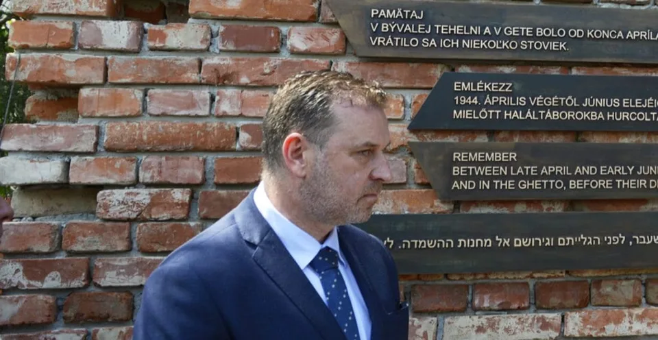 Read more about the article Šéf židovskej komunity reaguje na vraždy: Existujú tu politické strany, ktoré patria do stredoveku!