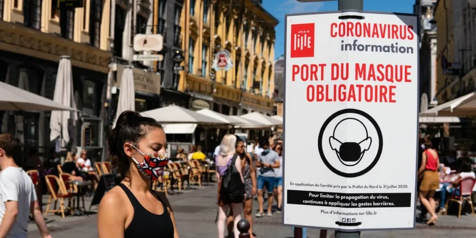 Read more about the article Francúzsko zápasí s krutou, treťou vlnou infekcií: Počet úmrtí na covid prekročil hranicu 100-tisíc