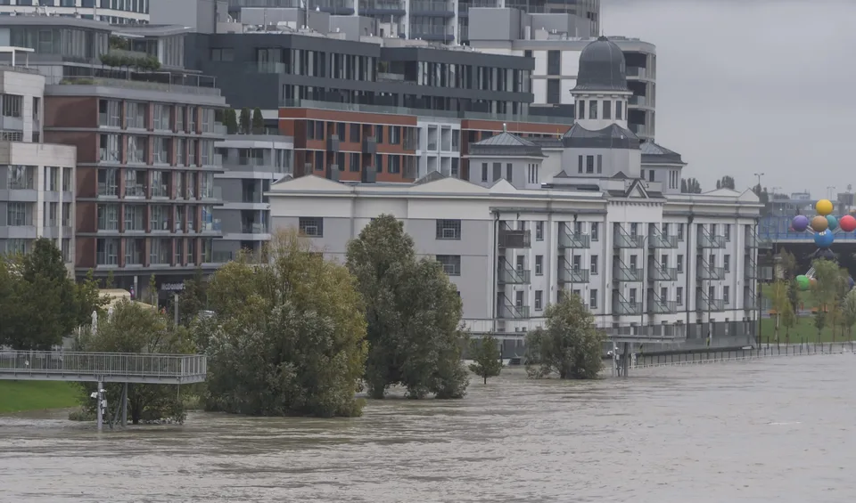 Read more about the article SHMÚ varuje: Na západe a severozápade Slovenska hrozia povodne, platia výstrahy