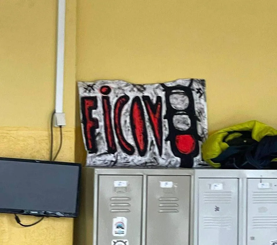 Read more about the article Škandál na bratislavskom gymnáziu: Triedy zamorili dehonestujúce obrazy Fica! Kde sú učitelia?!