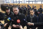 Uprostred dočasne poverený minister vnútra SR Roman Mikulec, vpravo Policajného zboru SR Štefan Hamran.