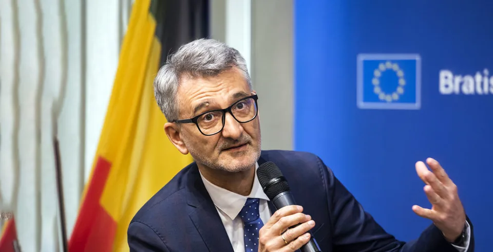 Read more about the article Zástupca eurokomisie Šucha nevie čo je to muž a čo žena: Nie som antropológ, genetik ani lekár!