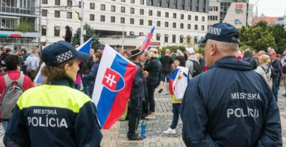 Read more about the article VIDEO Bratislava v najvyššej  pohotovosti: Na protestujúcich sa pripravila polícia aj hlavné mesto!