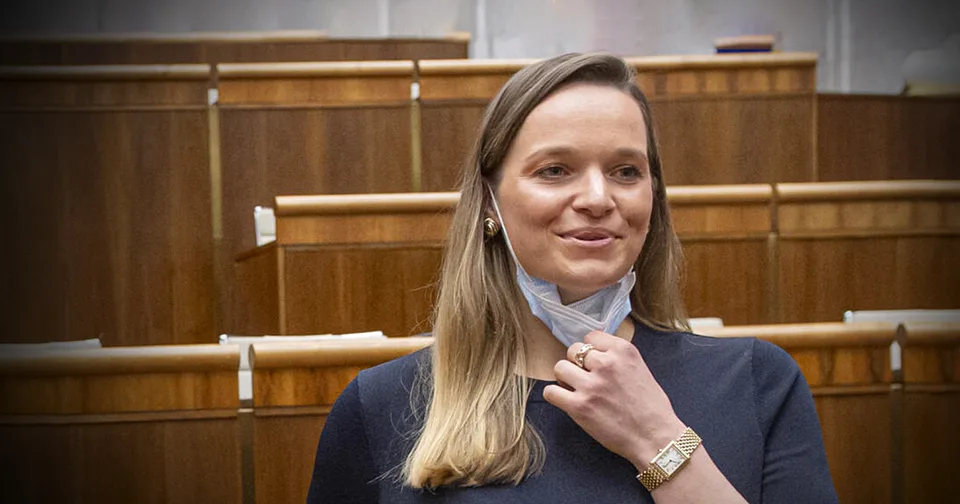 Read more about the article Že ti nie je hanba! Ľudia sa pustili do Tabák kvôli dovolenke. Niektorí chcú od nej magnetku