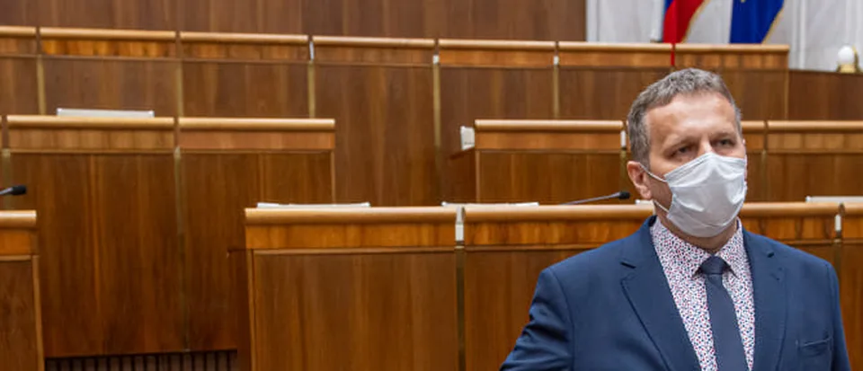 Read more about the article Poslanec za OĽANO šokuje: Ľudia nám nadávajú a pľujú do tváre!