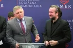 Robert Fico a Ľuboš Blaha počas tlačovky Smeru.