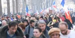 Protest občanov proti vládnym opatreniam v Paríži.