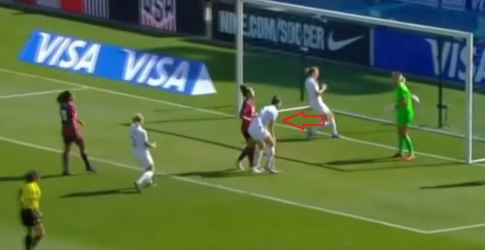 Read more about the article VIDEO Šokujúca smola futbalistky: Za 31 minút dosiahla čistý hetrik, ale do vlastnej brány!