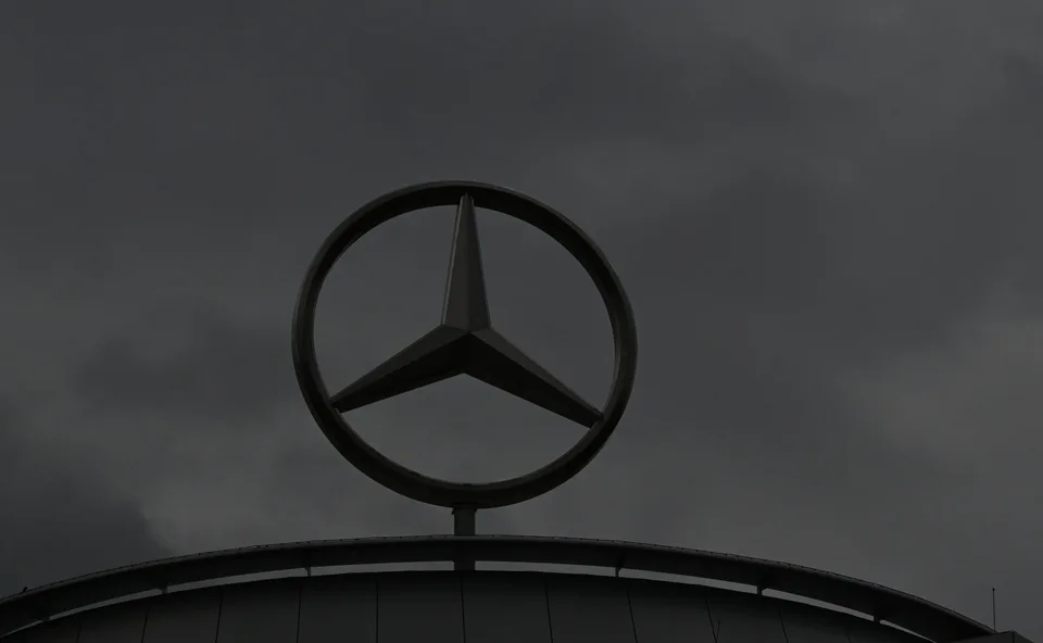 Read more about the article Šéf skupiny Mercedes-Benz vyzýva na zmenu hospodárskej politiky v Nemecku!
