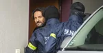 Robert Kaliňák v sprievode príslušníkov Národnej kriminálnej agentúry (NAKA) prichádza na výsluch na ŠTS v Pezinku 22. apríla 2022.