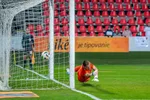 Pokus Romana Procházku z penalty sa zatrepotal v sieti Komárna - zdroj - fcspartaktrnava.com