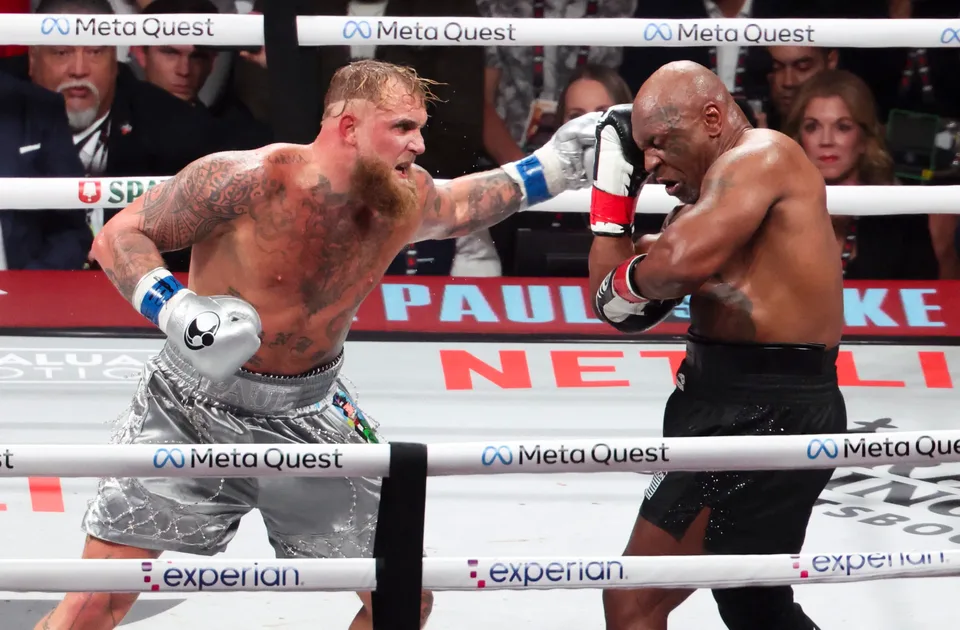 You are currently viewing Mike Tyson už nevládze: Jake Paul ho jasne porazil v generáčnom súboji
