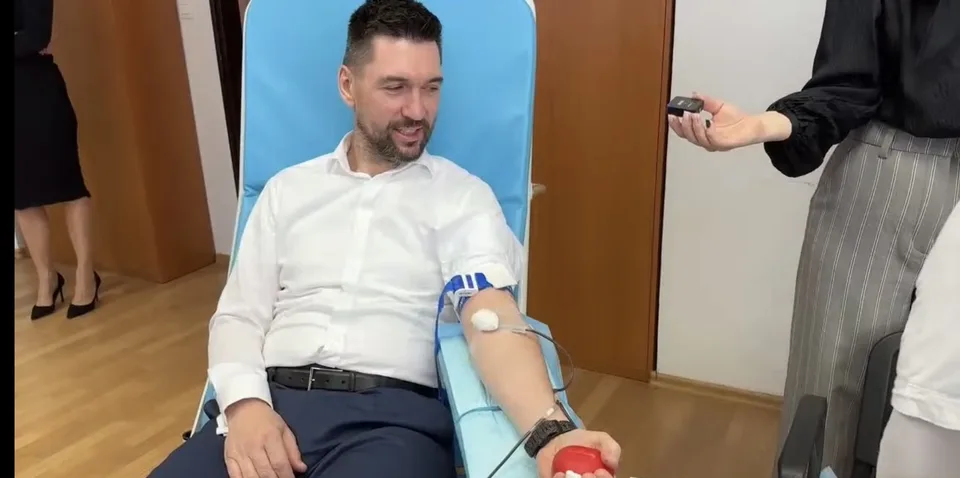 Read more about the article Minister Takáč má vzácnu krvnú skupinu: Opäť dodržal tradíciu! Pomáha tak zachraňovať životy