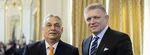 Na snímke maďarský premiér Viktor Orbán (vľavo) a slovenský premiér Robert Fico (Smer-SD)