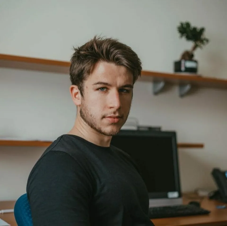 Read more about the article Matovičov Stančík poslal gratuláciu do cudziny a odkázal: O tom  u nás môžeme len snívať!