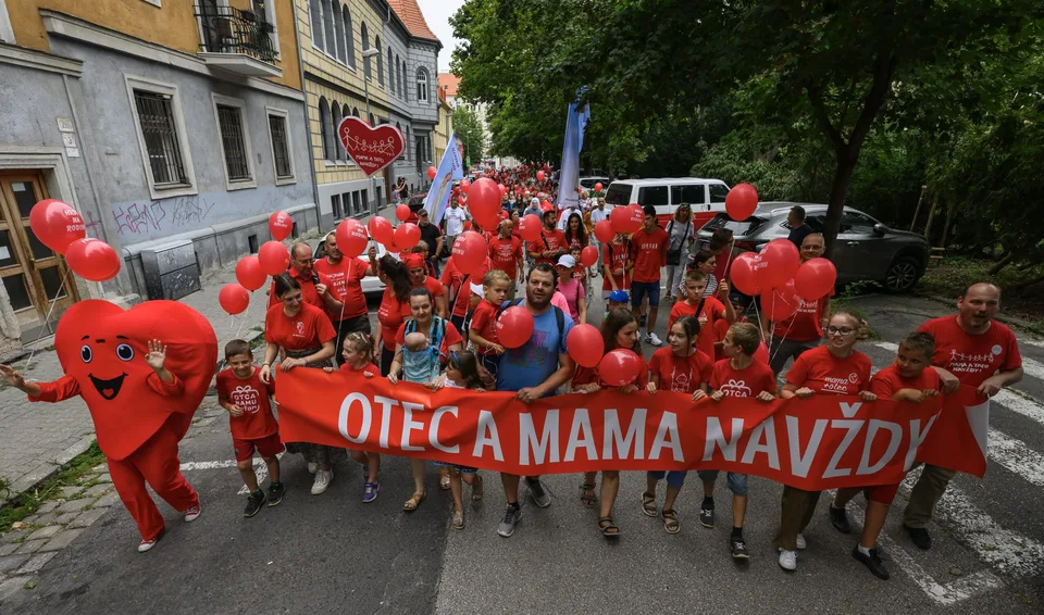 Read more about the article Deti potrebujú lásku otca a matky. V Bratislave sa konal pochod Hrdí na rodinu.