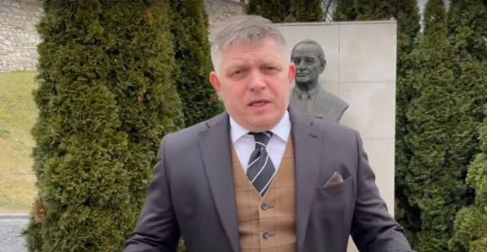Read more about the article VIDEO Fico spred parlamentu pozval na protest: Píšu nám, že sem nikoho nepustia!